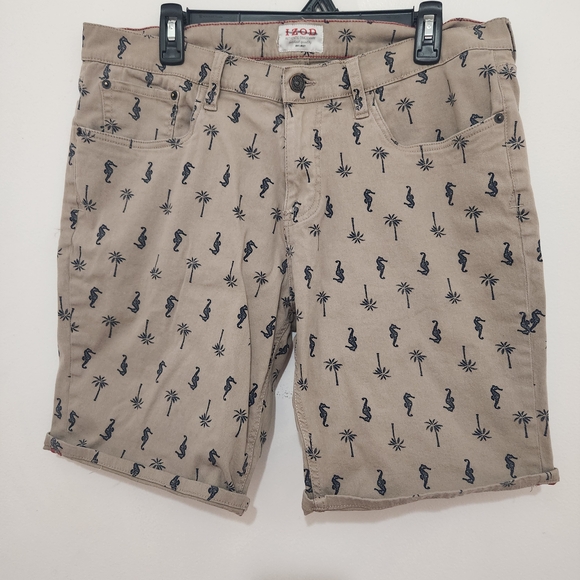 IZOD Seahorse & Palm Trees Beige Bermuda Shorts. Straight Fit Sportflex. Size 36 - Picture 1 of 7